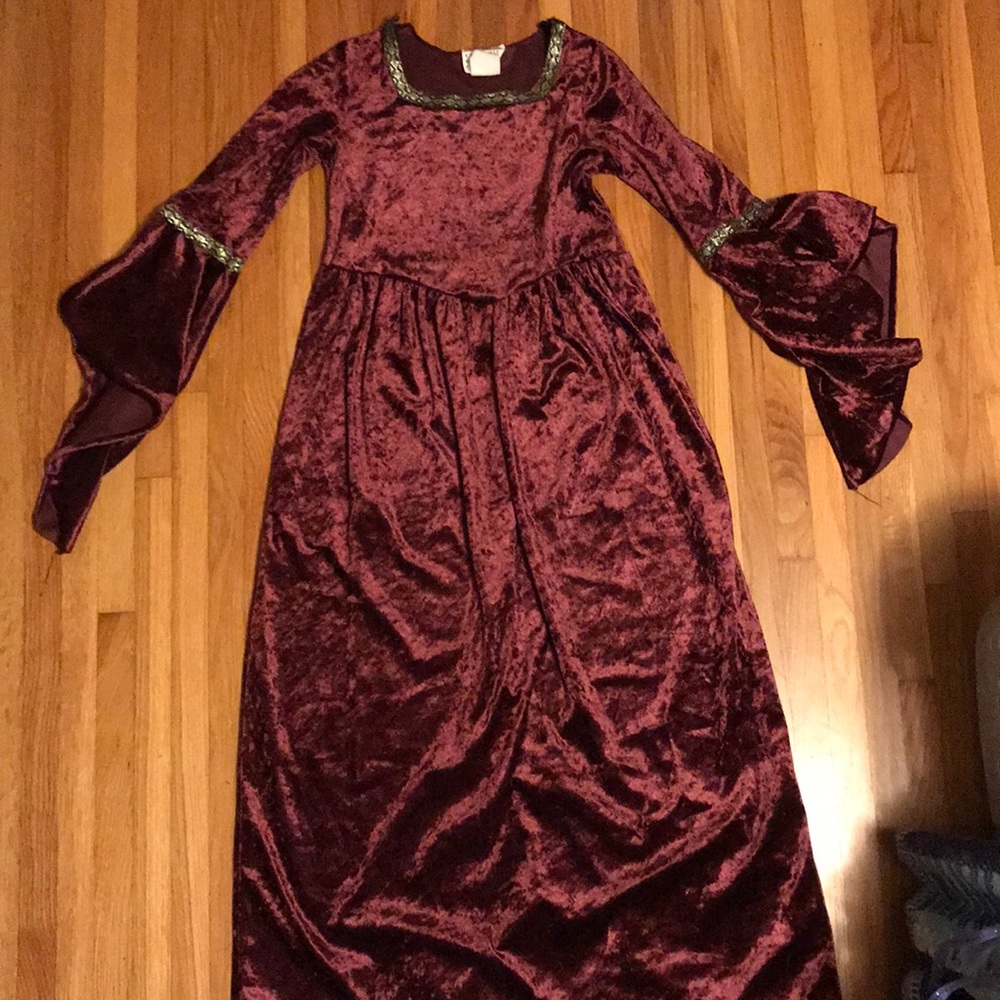 Lady Gwenhyfar dress